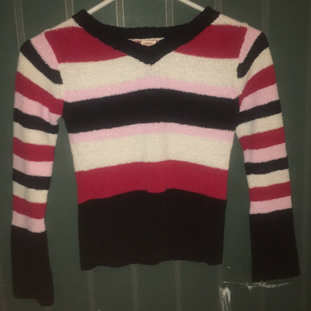 red white black sweater in very nice shape